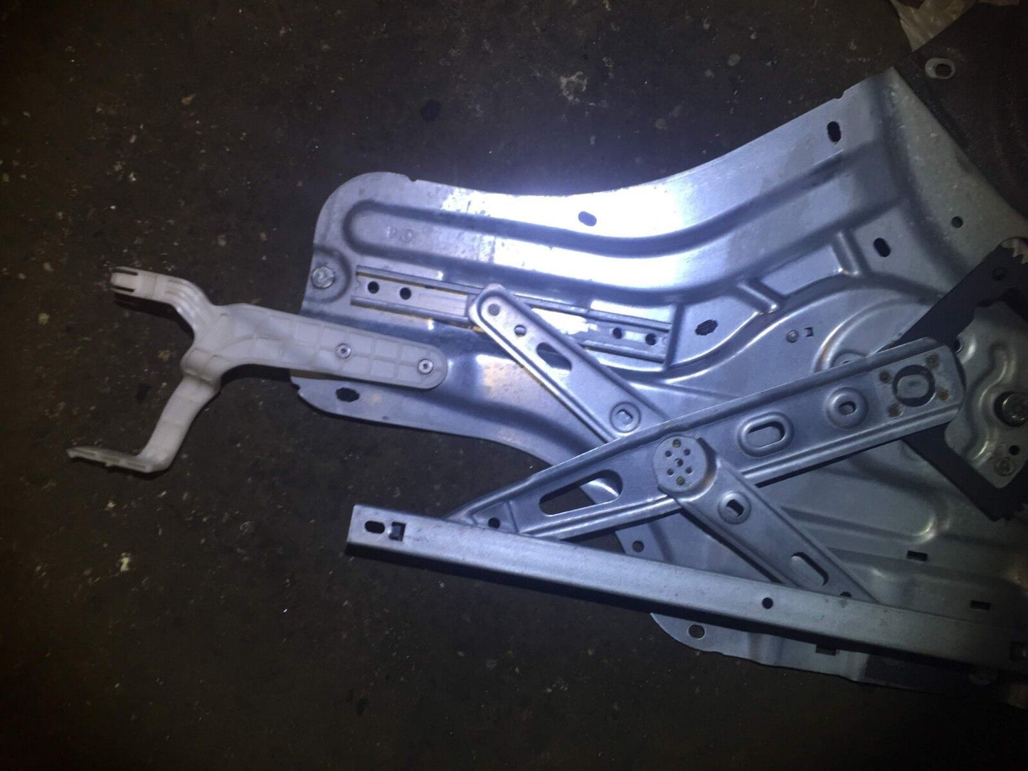 10 2010 11 2011 Kia Soul Rear Left Lh Door Window Regulator  OEM A1 57k
