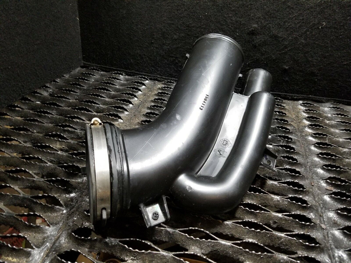 11 12 13 14 Chrysler 200 S 3.6l Air Intake Tube Hose Duct Resonator OEM