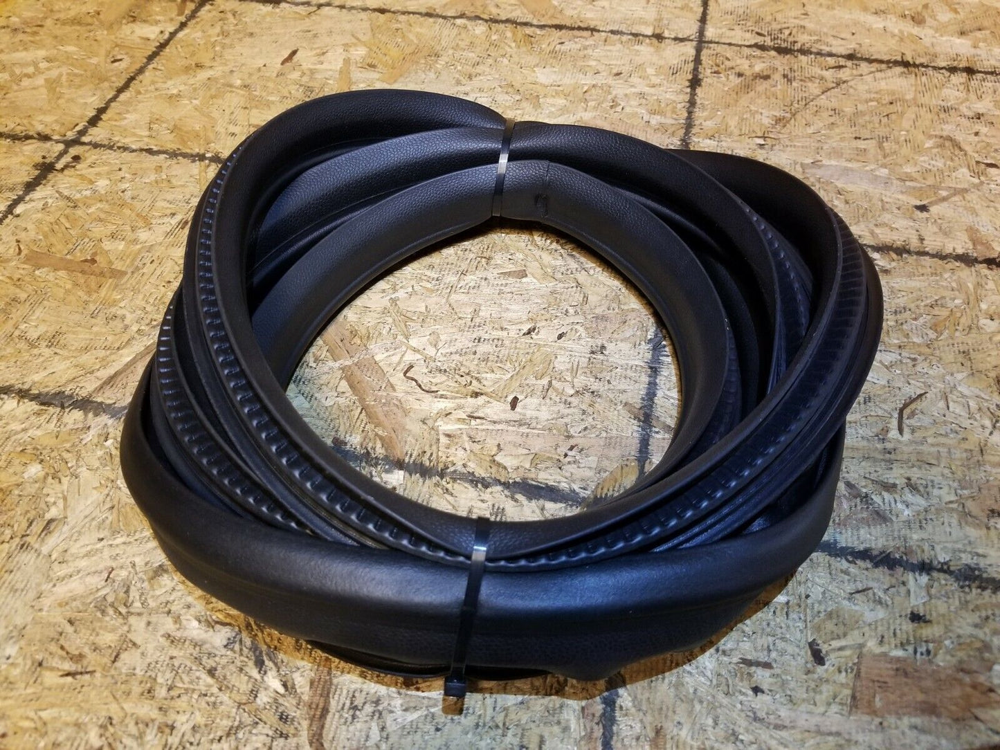 18 19 20 Ford Ecosport Rear Left Driver Door Weatherstrip Seal OEM 532 Miles