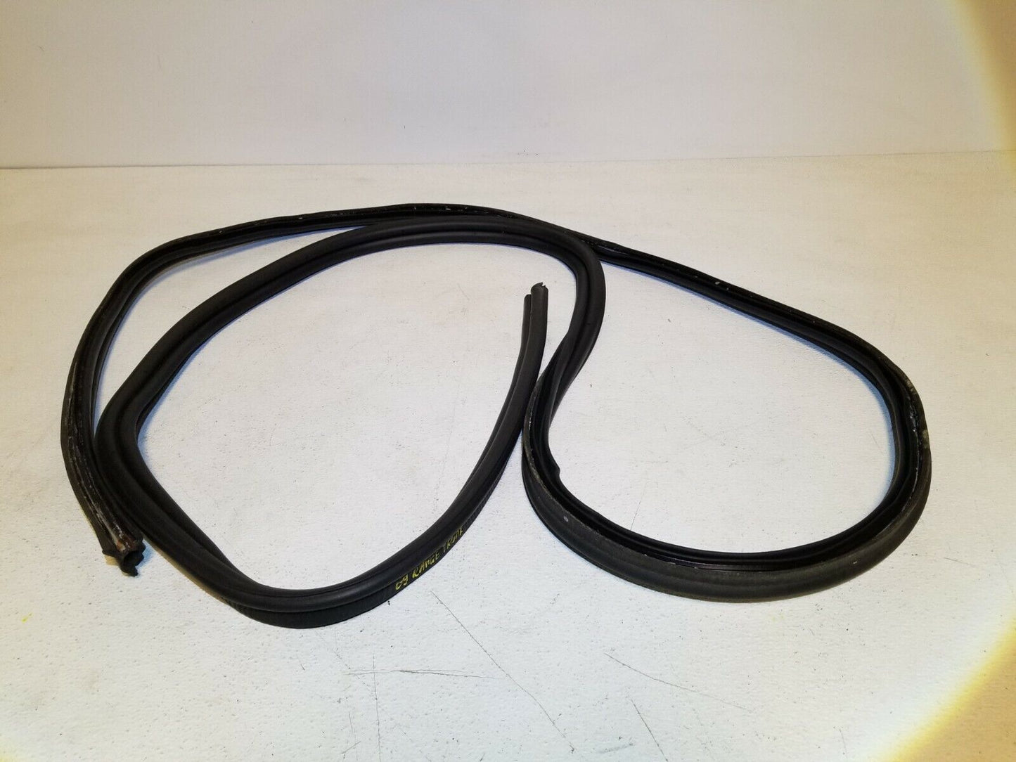 06 07 08 09 Range Rover Sport Rear Trunk Tailgate Weatherstrip Seal OEM