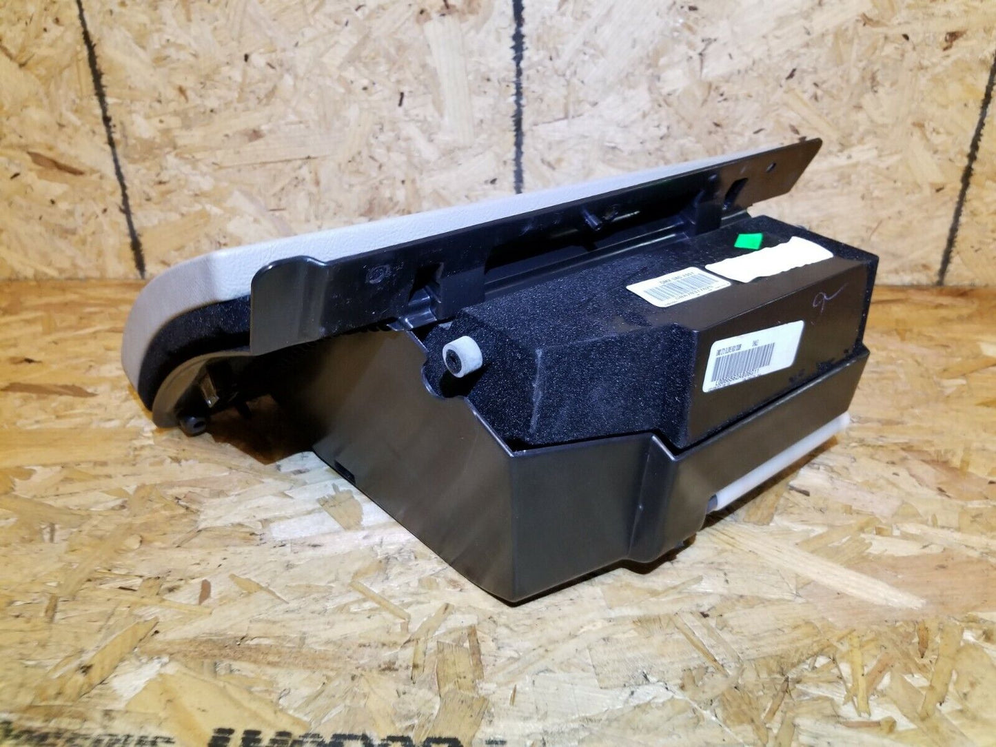 06 07 08 09 10 11 Cadillac DTS Glove Box OEM