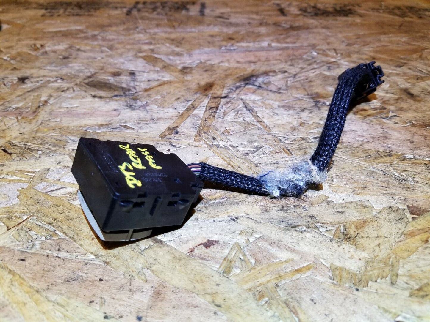 06 07 08 09 10 11 Cadillac DTS Front Right Pass Seat Heat Control Switch OEM