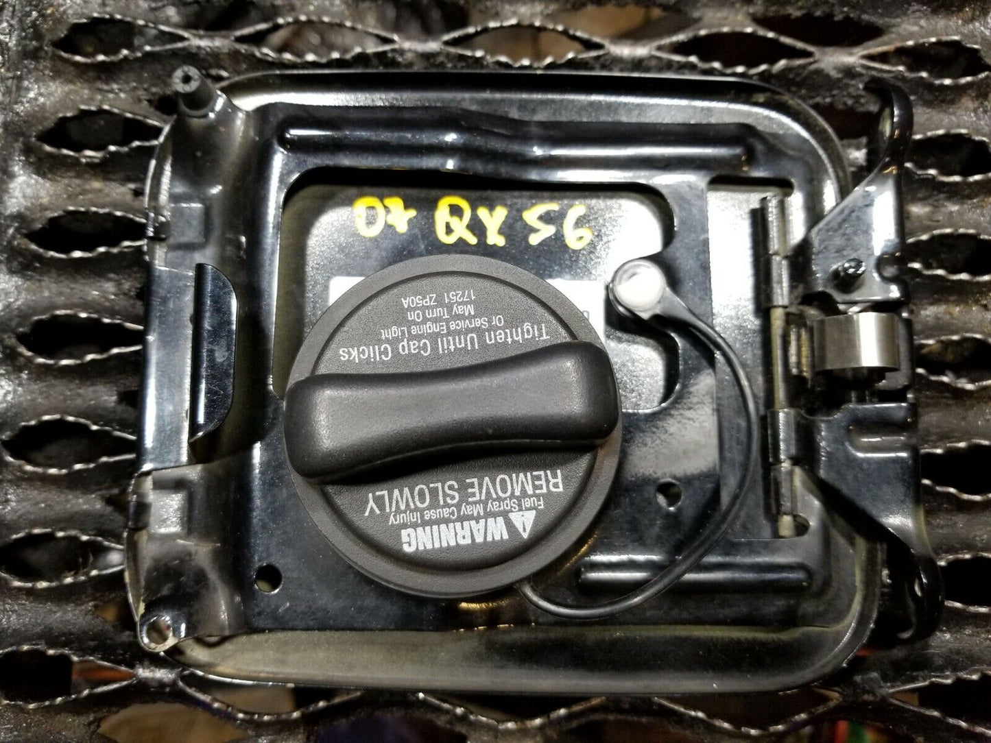 04 05 06 07 Infiniti QX56 Fuel Tank Door Lid W/ Gas Cap OEM