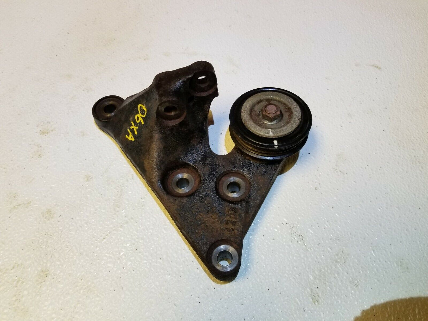 04 05 06 Scion Xa 1.5l Pulley W/ Bracket OEM 1nz-fxe