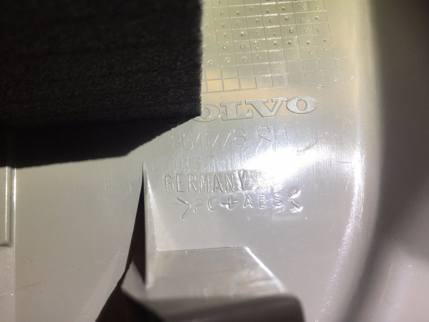 05 06 07 11 Volvo S40 Passenger Side Quarter Glass Window Trim Bezel Garnish OEM