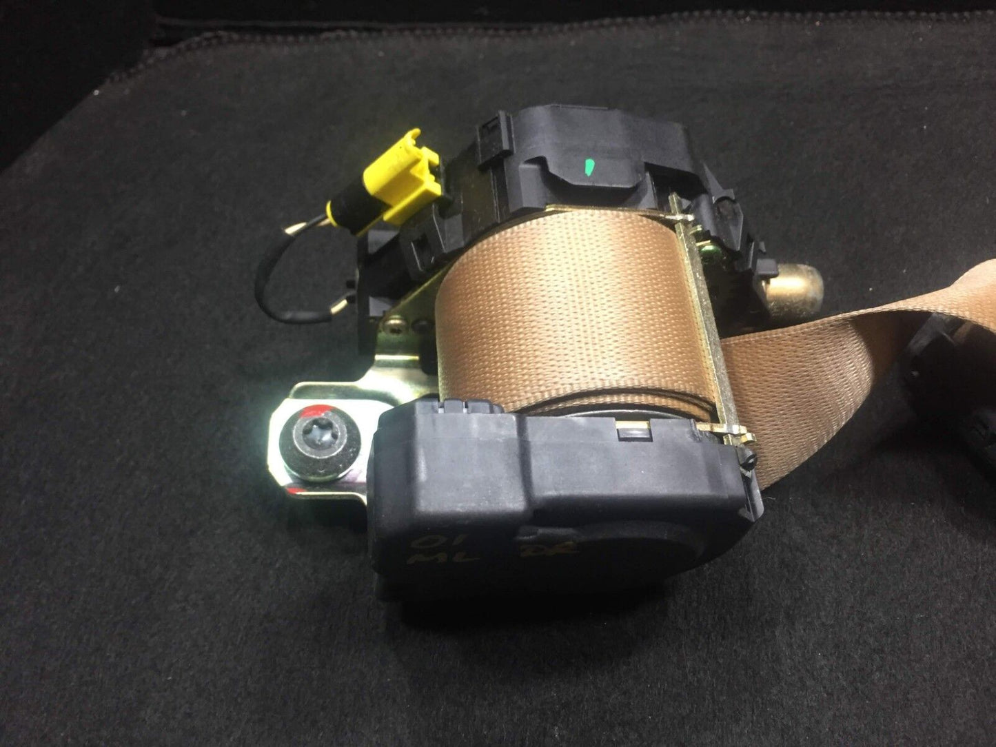 98 99 00 01 Mercedes W163 Ml320 Rear Driver Side Seat Belt Retractor OEM D34
