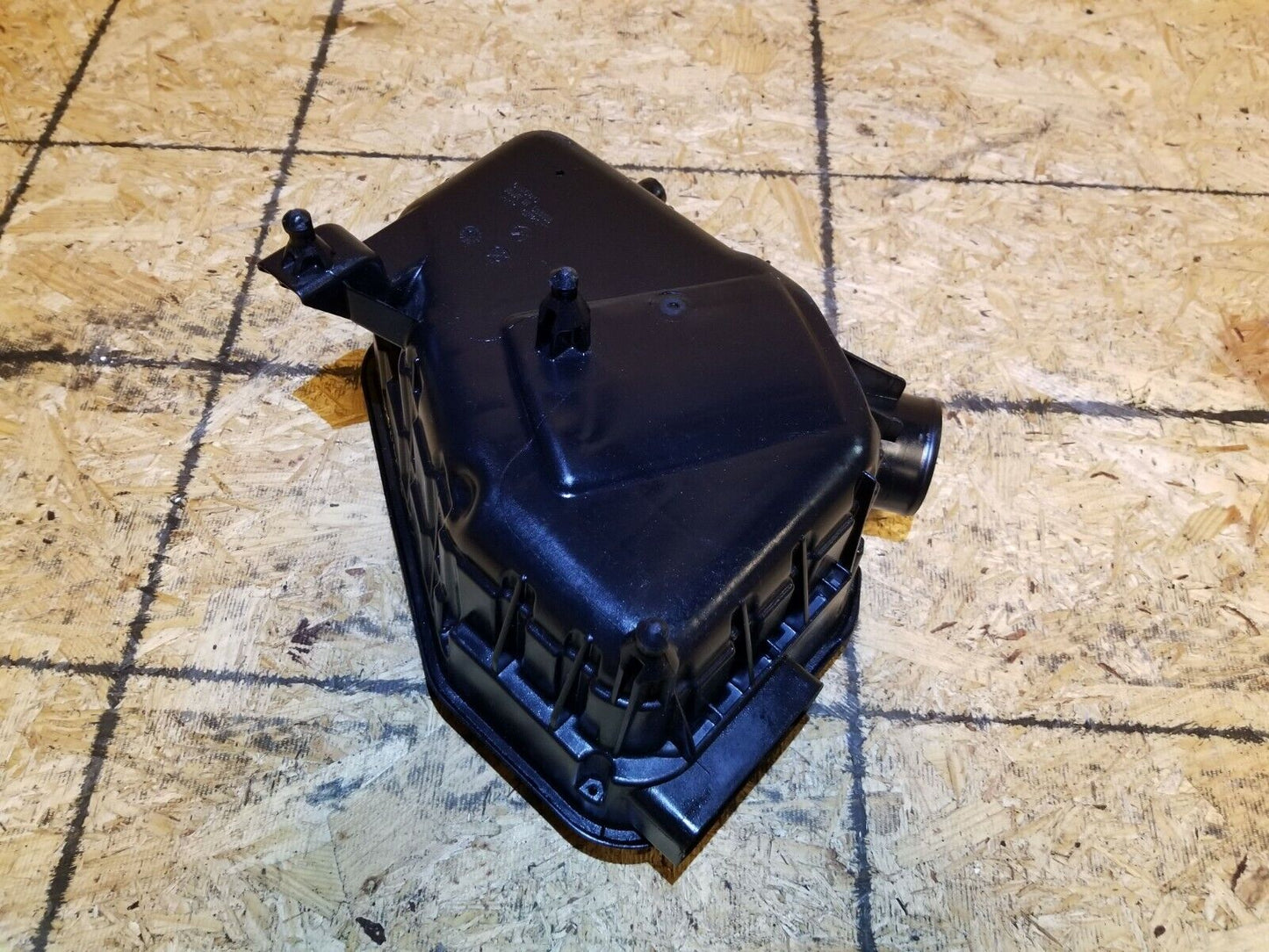 11 12 Dodge Caliber 2.0l Air Cleaner Box OEM