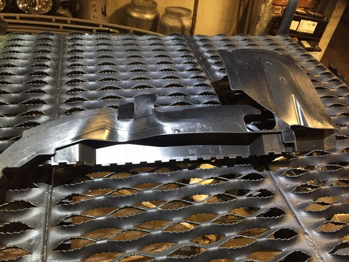 05 06 07 08 Audi A6 C6 3.2l Right Radiator Air Duct 4f0121284b OEM