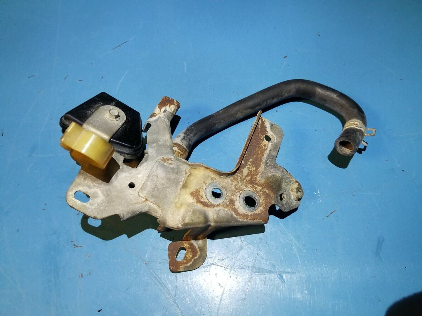 2014 2015 2016 Mazda 3 2.0l Fuel Vapor Purge Valve Solenoid W/ Bracket OEM 16k
