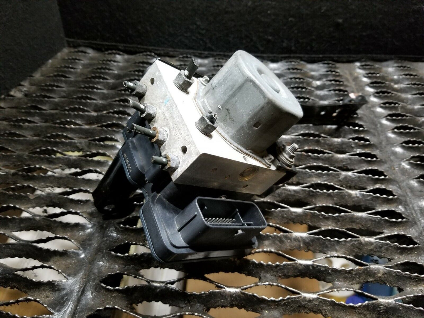 14 15 16 Subaru Forester 2.5 ABS Anti Lock Brake Pump OEM