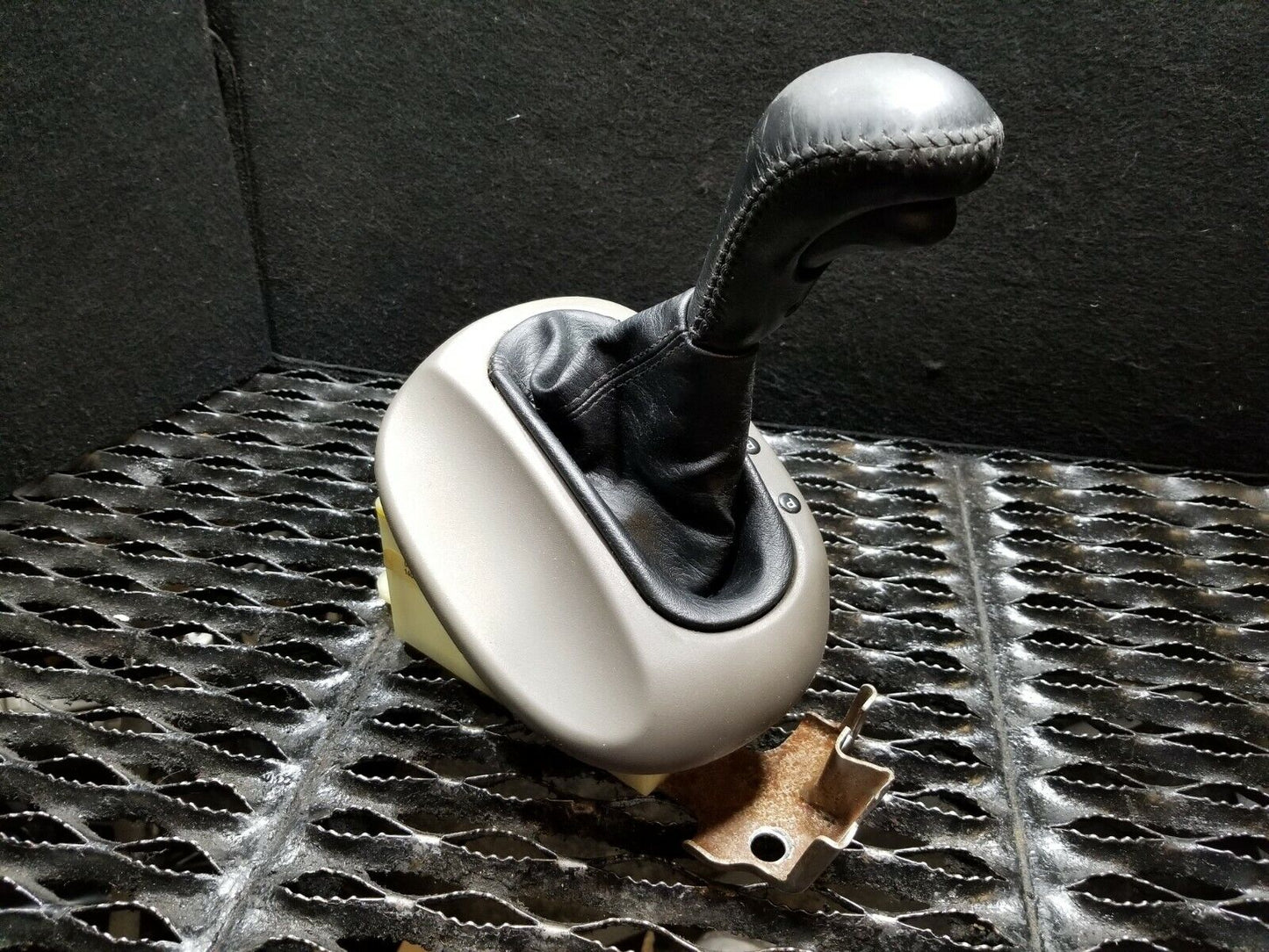 04 05 06 Chrysler Sebring Convertible Gear Selector Shifter Knob OEM