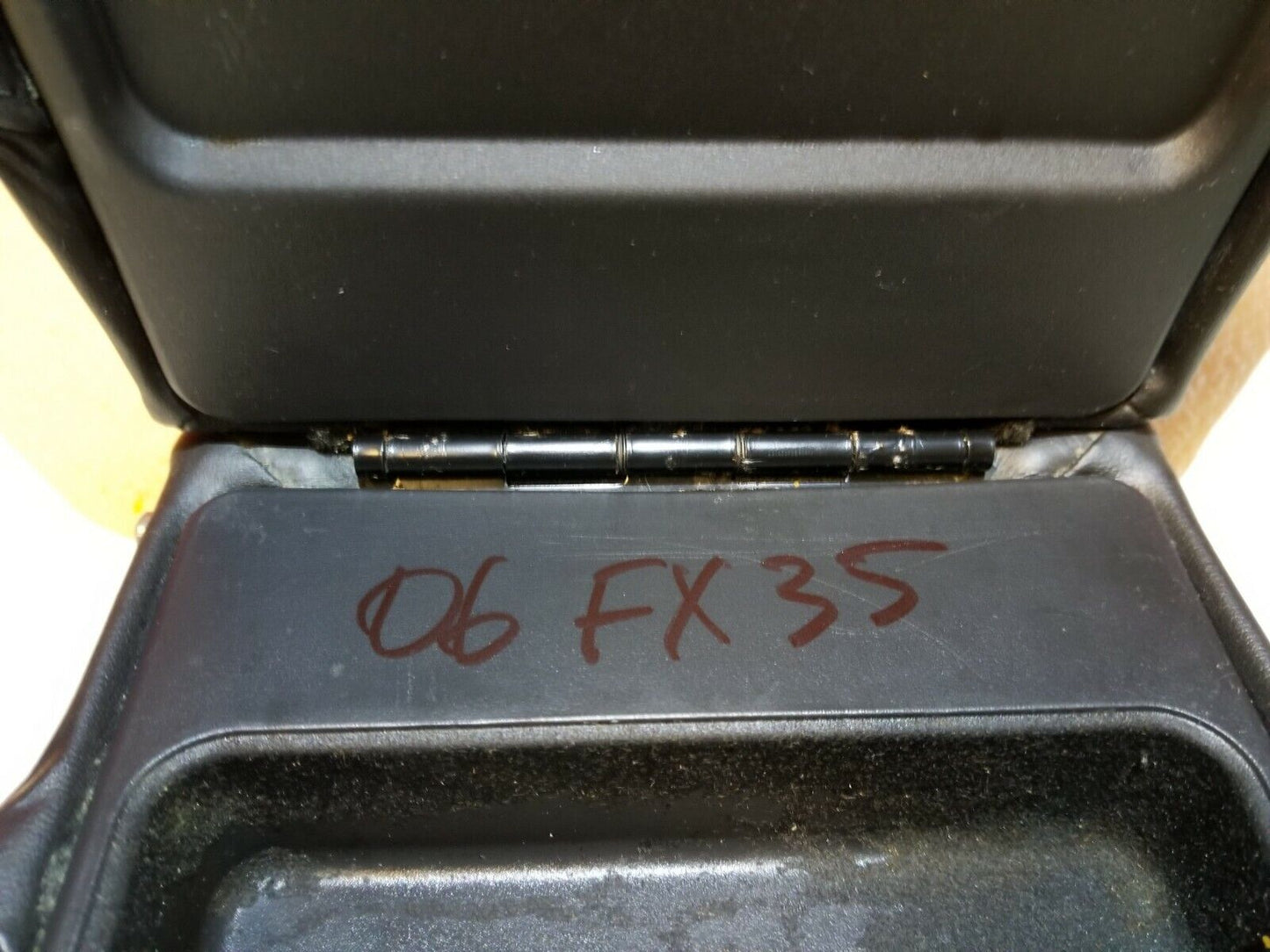 06 07 08 Infiniti Fx35 Rear Seat Armrest Arm Rest OEM