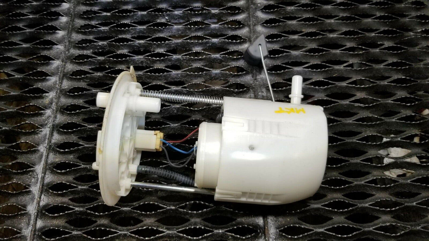 10 11 12 Lincoln MKT Fuel Gas Pump OEM
