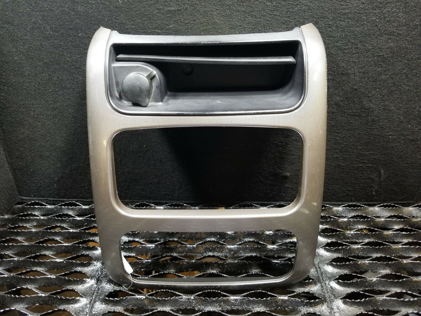 2005 06 2007 Jeep Liberty Center Dash Radio AC Climate Trim Bezel Panel OEM #96