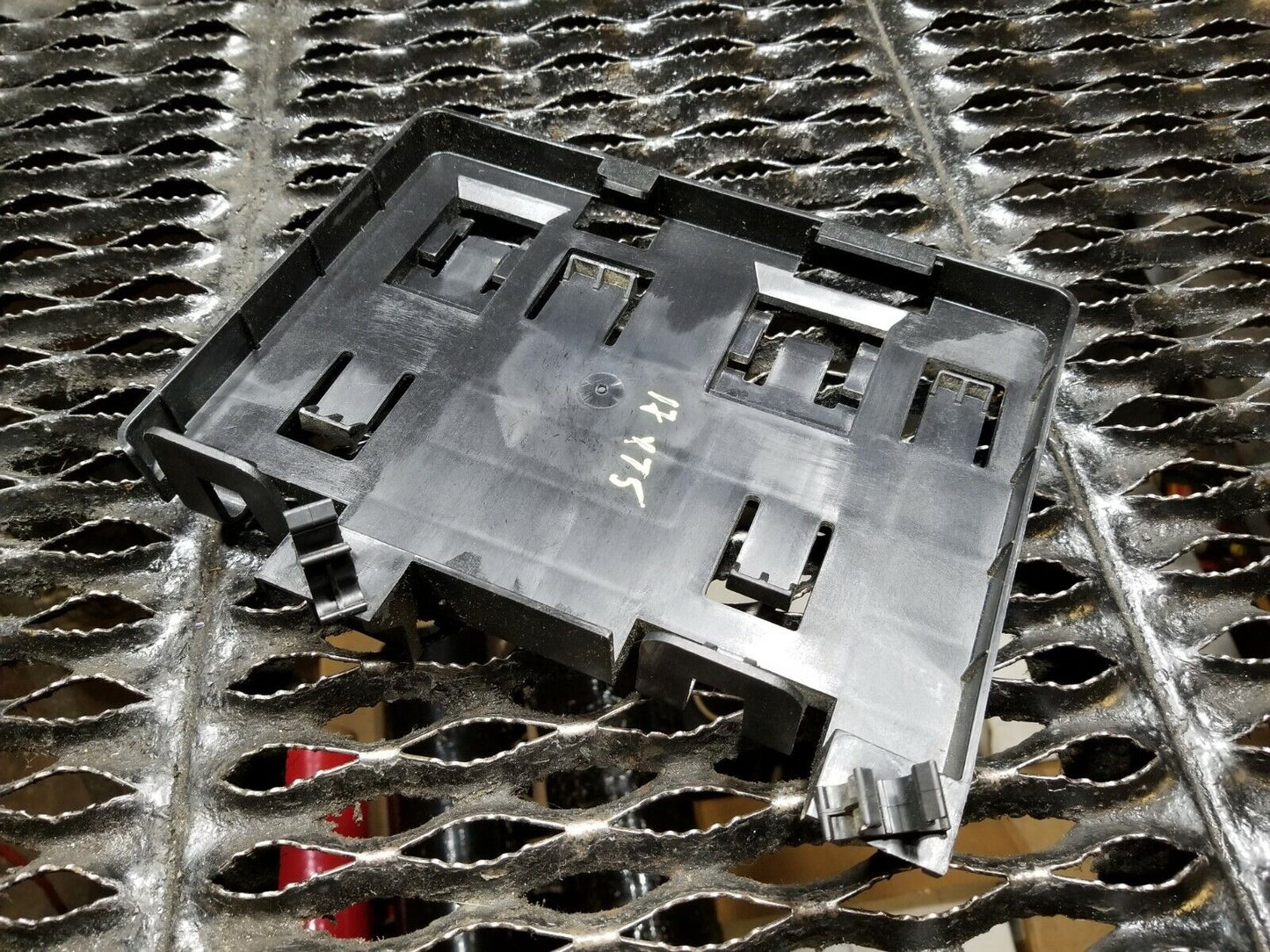 17 18 19 20 Cadillac Xt5 Engine Control Module Bracket OEM 34k
