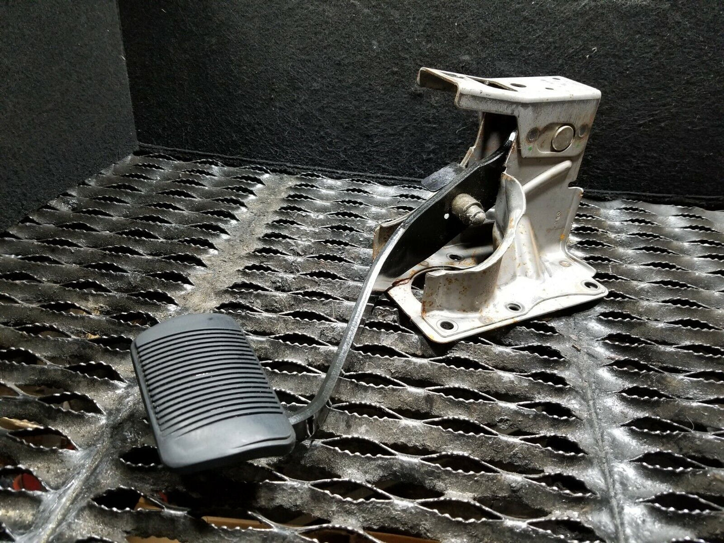 11 12 13 14 Chrysler 200 3.6l Convertible Brake Pedal OEM