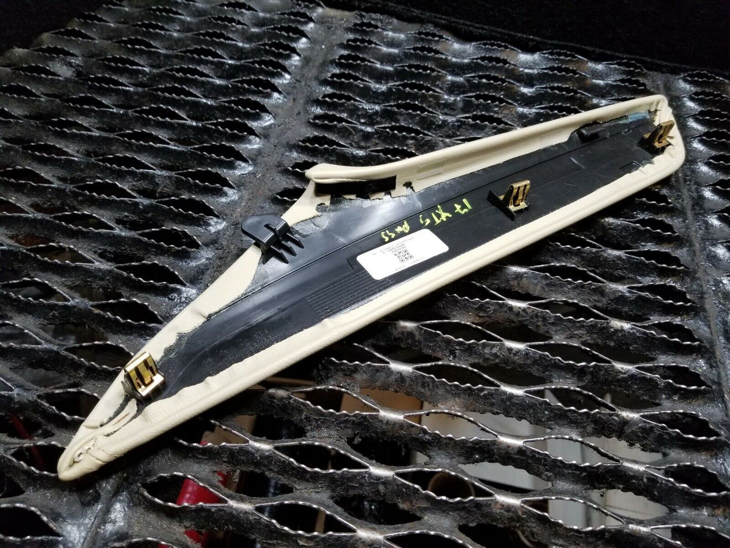 17 18 19 20 Cadillac Xt5 Front Floor Console Trim Right Passenger Side OEM 34k