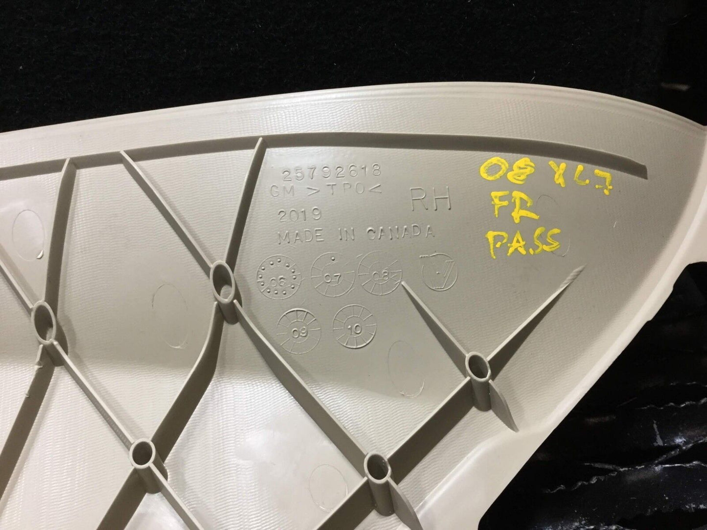 07 08 09 Suzuki Vitara Xl7 Front Right Pass Side Windshield A Pillar Trim OEM