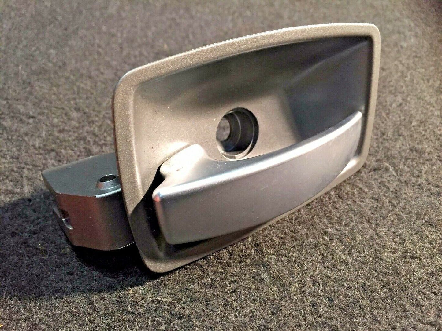 02 03 04 05 BMW 745i E65 Front Left Driver Interior Door Handle OEM 7024303