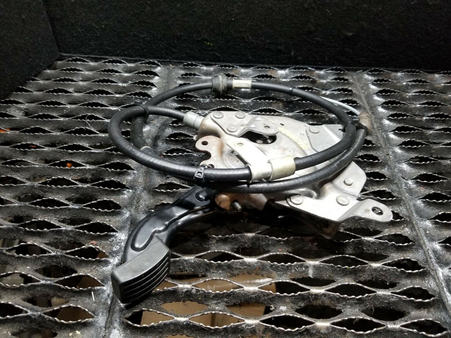 13 14 15 GMC Acadia Emergency Parking Brake Pedal OEM