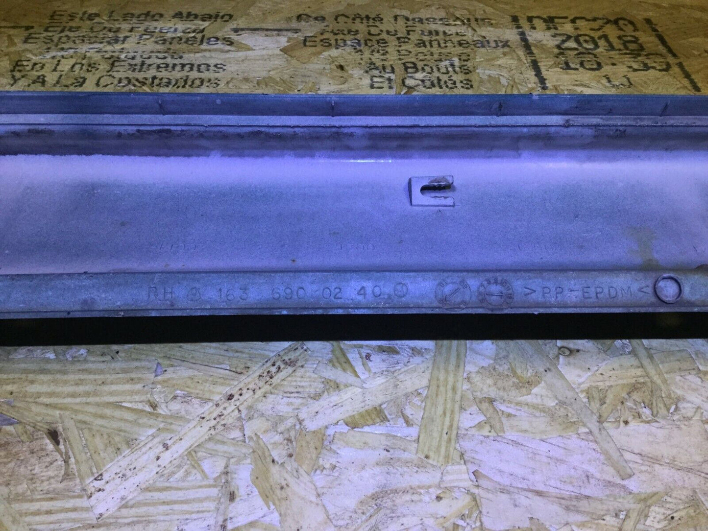 99 00 01 02 03 Mercedes W163 Ml320 Rocker Panel Skirt Molding Passenger Side OEM