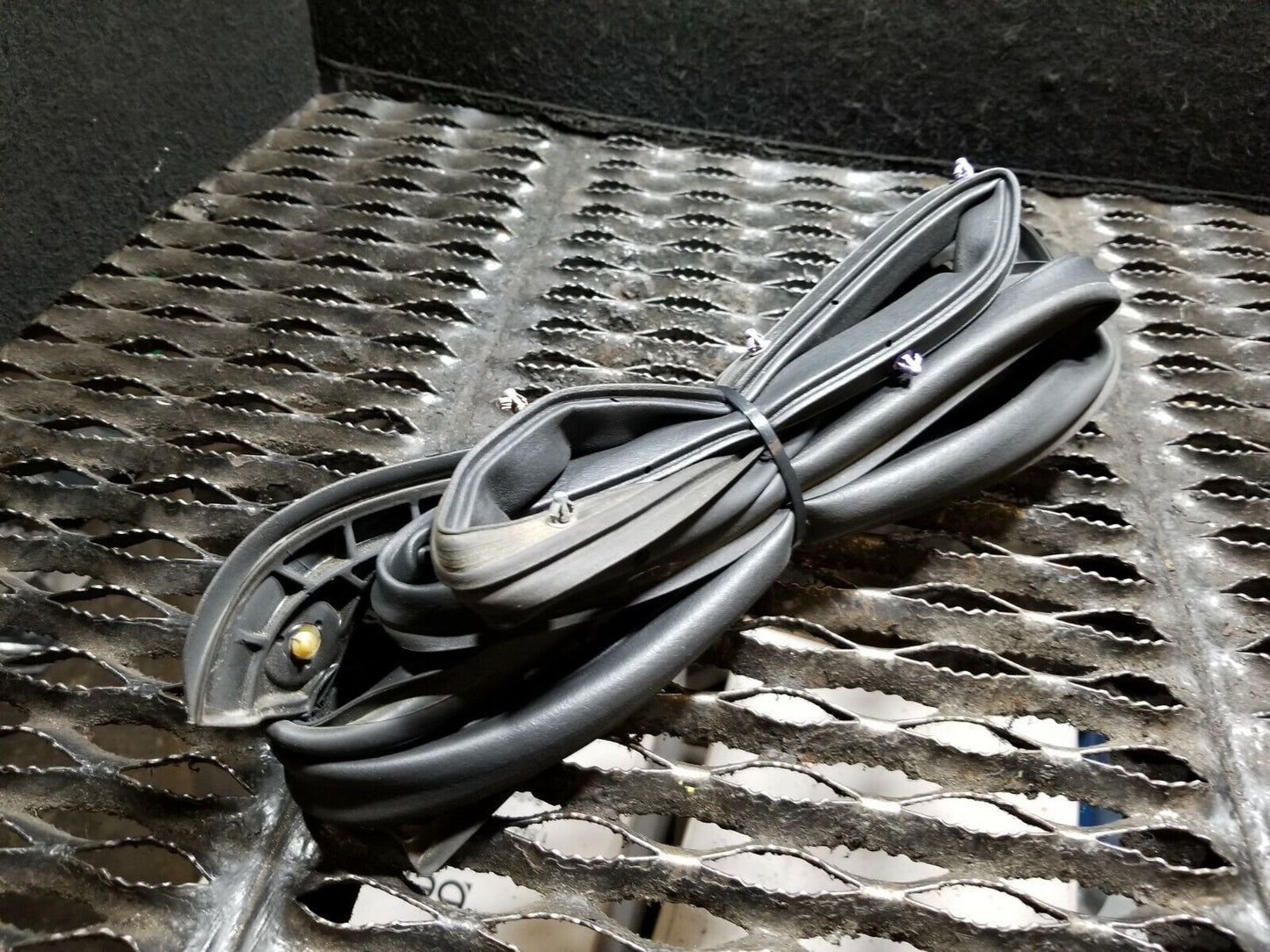 12 13 14 15 16 Jeep Patriot Rear Right Pass Door Weatherstrip Seal OEM 54k
