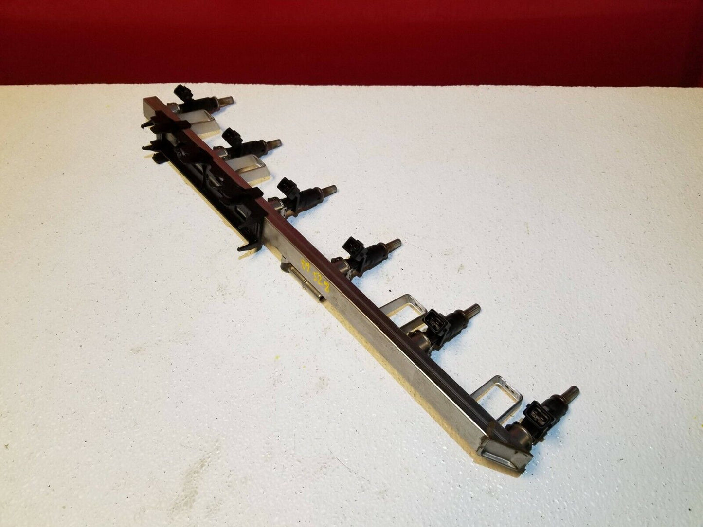 07 08 09 10 BMW E60 528i Fuel Rail W/ Injectors OEM N52