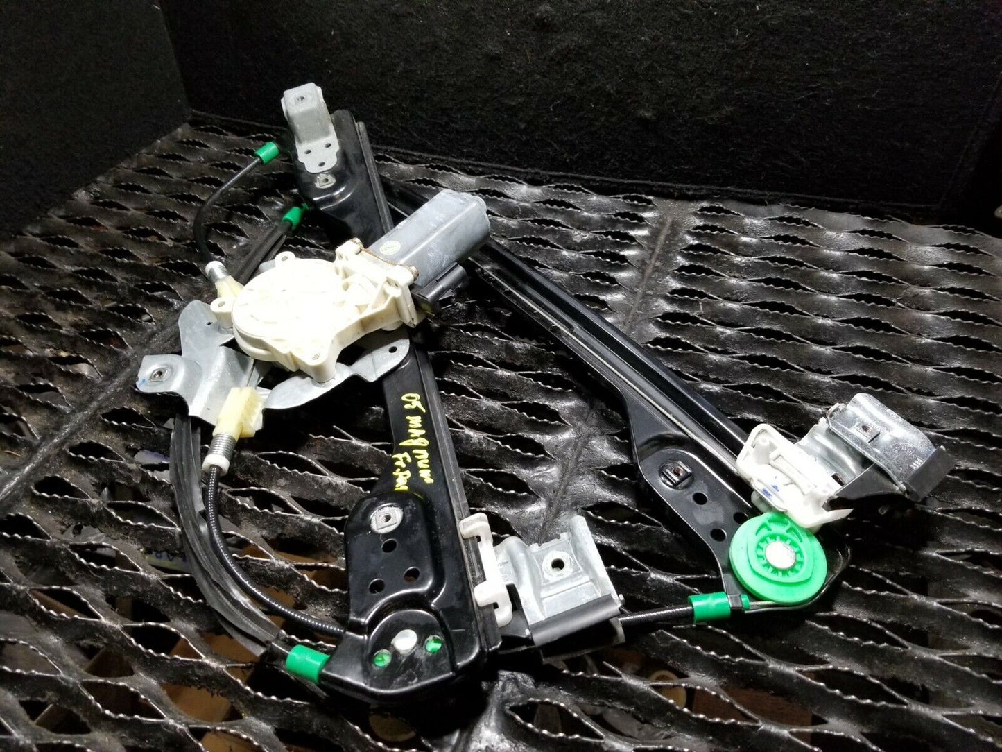 05 06 07 Dodge Magnum Front Right Passenger Door Window Regulator & Motor OEM