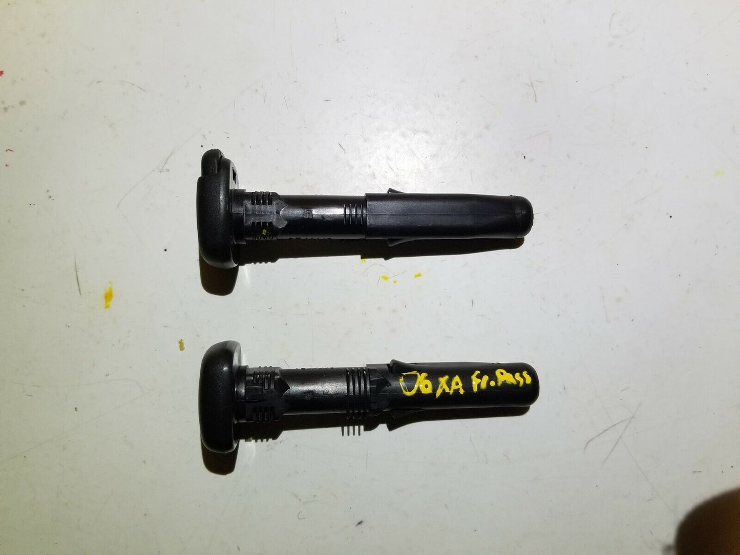 04 05 06 Scion Xa Front Right Passenger Seat Headrest Guide Sleeve 2pcs OEM