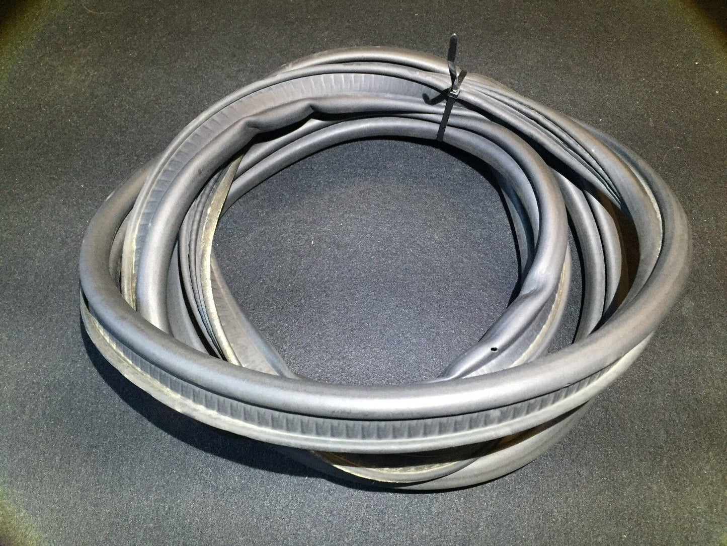 04 05 06 07 08 09 Audi A8 A8l D3 Rear Trunk Lid Weatherstrip Seal OEM