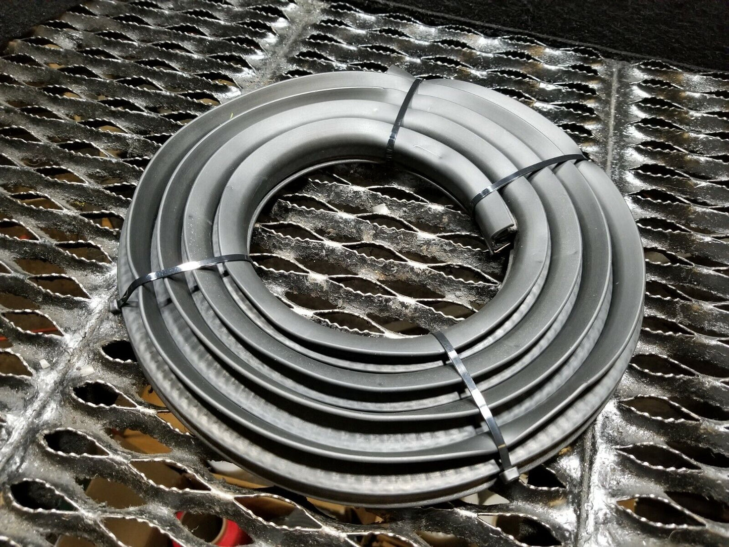 13 14 15 16 Jeep Compass Rear Right Pass Side Door Weather Strip Seal OEM 30k