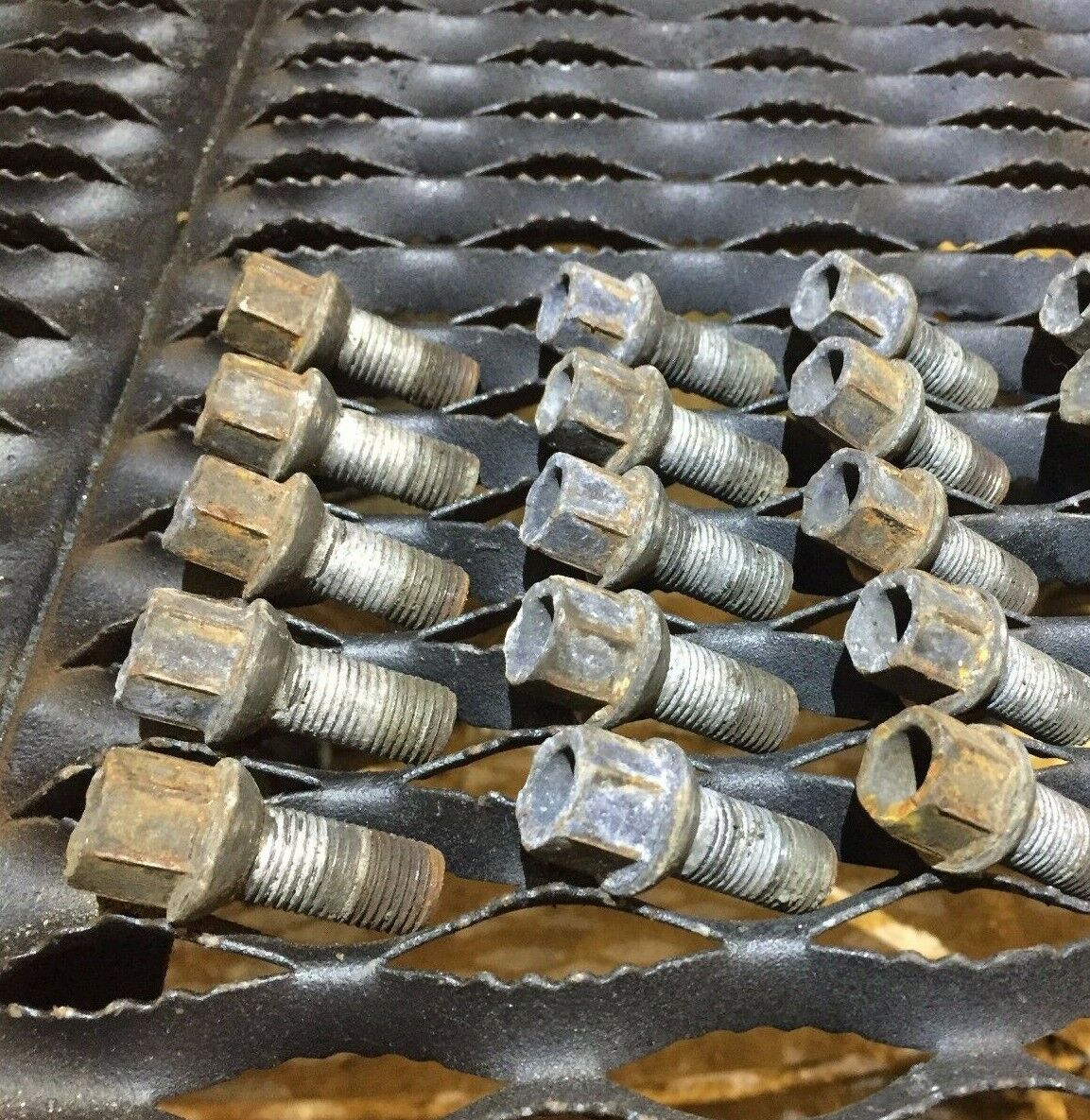 05 06 07 08 Audi A6 C6 Wheel Lug Nut Bolt 15pcs OEM