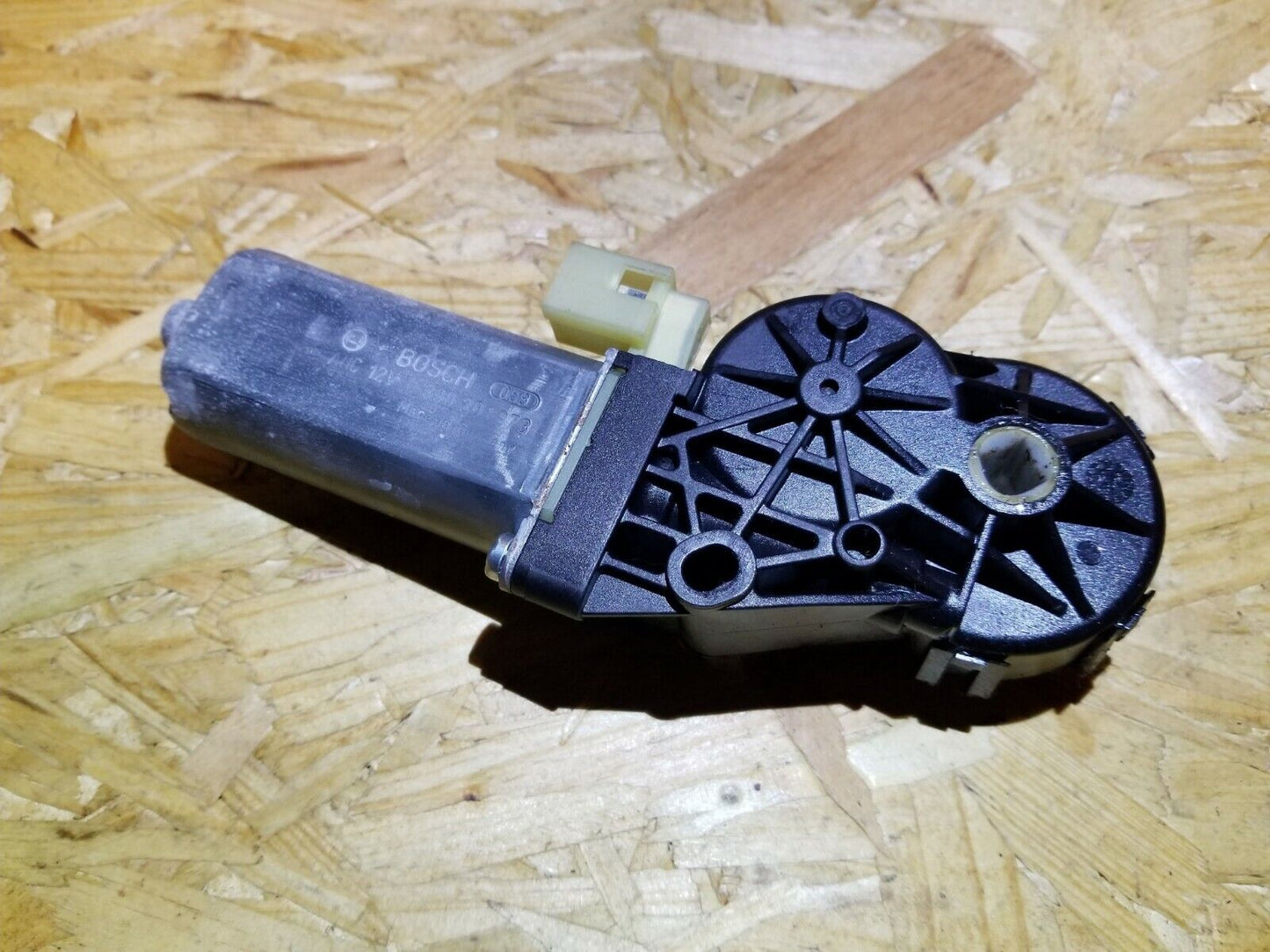 04 05 06 07 BMW 530xi E60 Front Seat Recliner Motor Passenger Right OEM