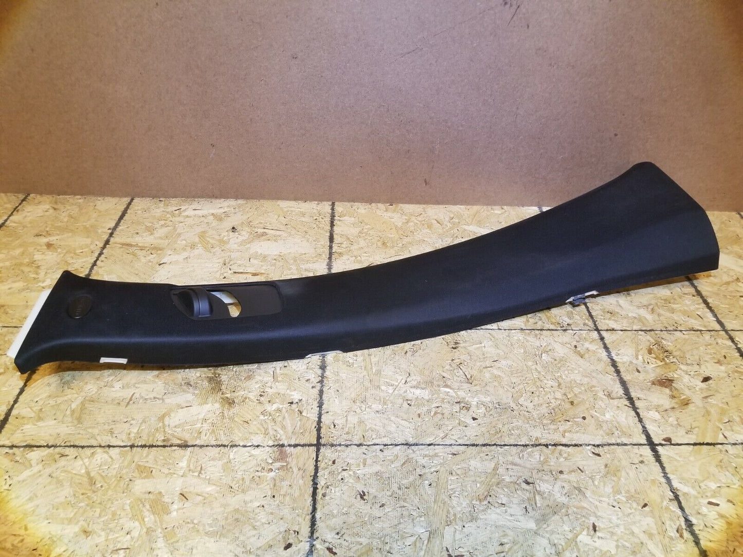 07 08 09 10 Mercedes R350 Left Driver Side B Pillar Upper Trim Cover OEM