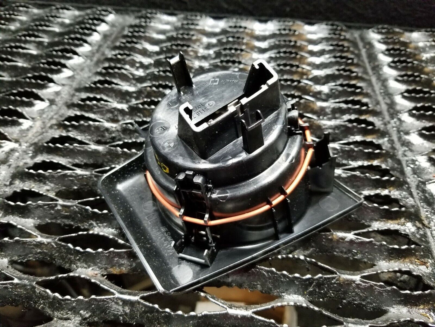 06 07 08 09 10 BMW 650i E63 Rear Center Console Cup Holder OEM