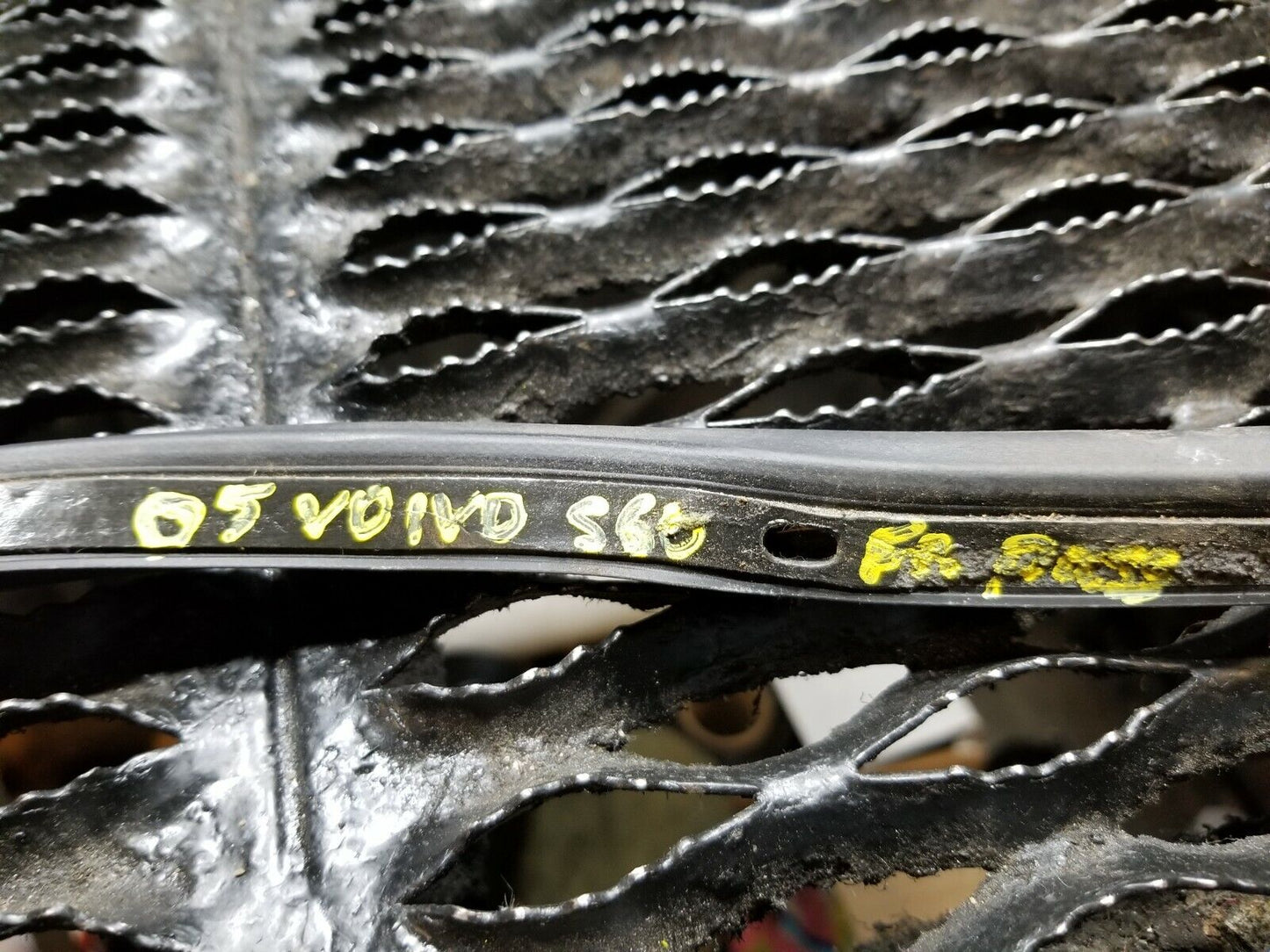 05 06 07 08 09 Volvo S60 Front Right Pass Door Weatherstrip Seal OEM