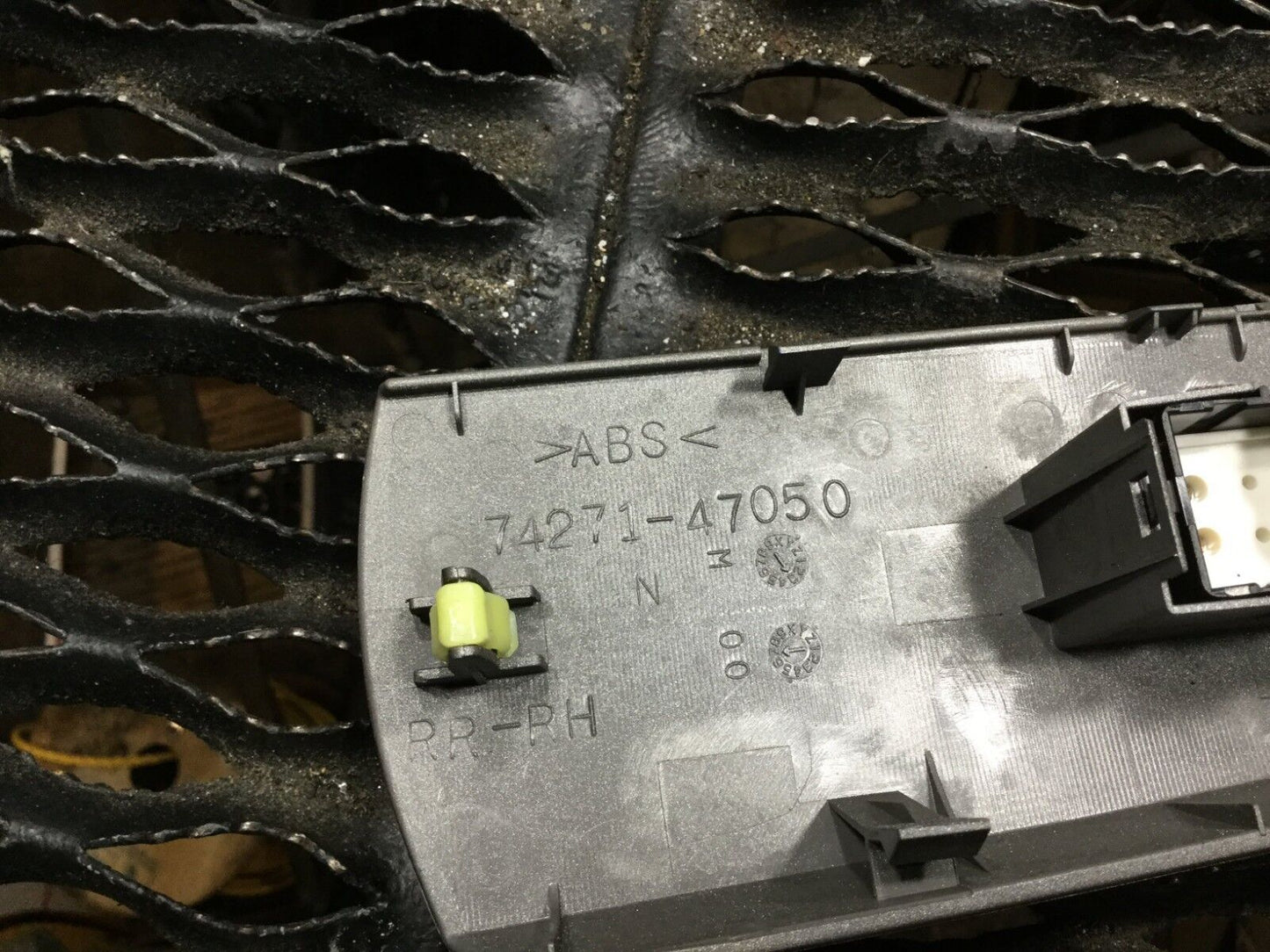 04 05 06 07 08 09 Toyota Prius Rear Rh Passenger Pass Side Window Switch  OEM