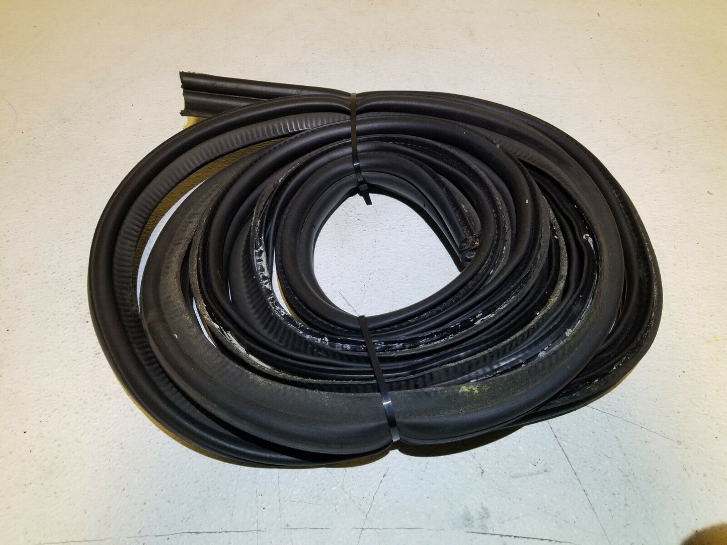 06 07 08 09 Range Rover Sport Rear Trunk Tailgate Weatherstrip Seal OEM