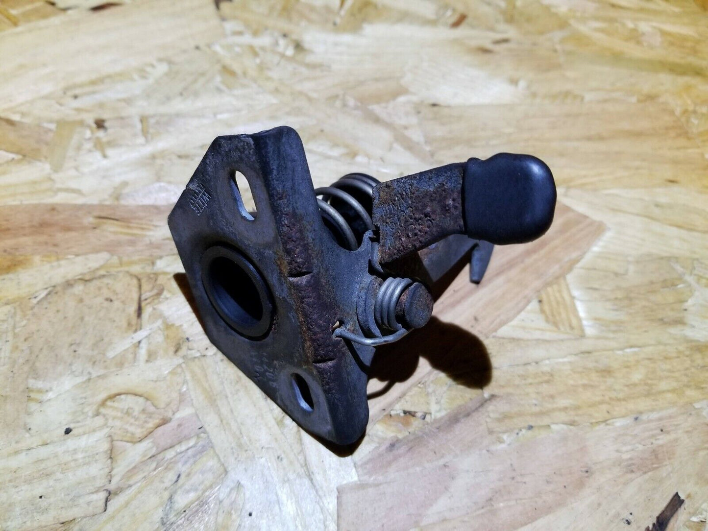 04 05 06 07 BMW 530xi E60 Hood Bonnet Safety Catch Latch Lock Hook OEM
