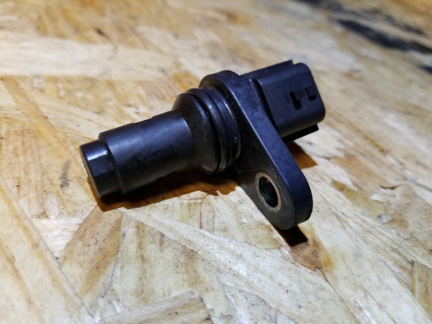 13 14 15 16 Nissan Versa Camshaft Position Sensor OEM 95k
