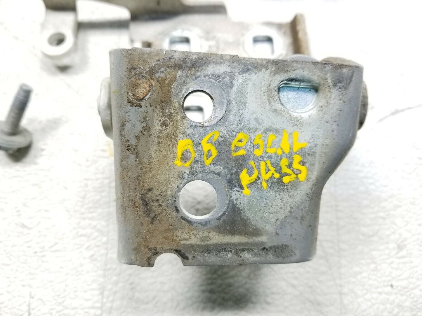 08 09 10 11 12 13 14 Cadillac Escalade Door Hinge Right Pass Side OEM