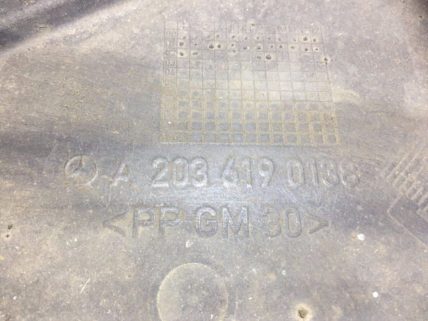 03 04 05 06 0mercedes W203 C203 Driver Left Lower Engine Motor Splash Shield OEM