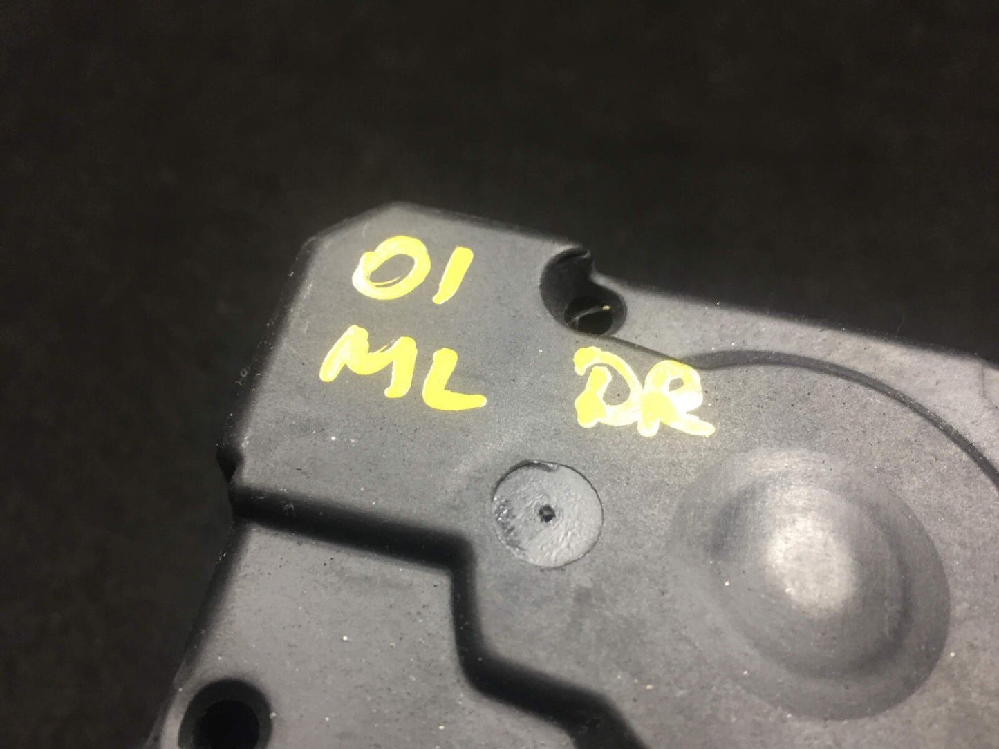 98 99 00 01 Mercedes W163 Ml320 Rear Driver Side Seat Belt Retractor OEM D34