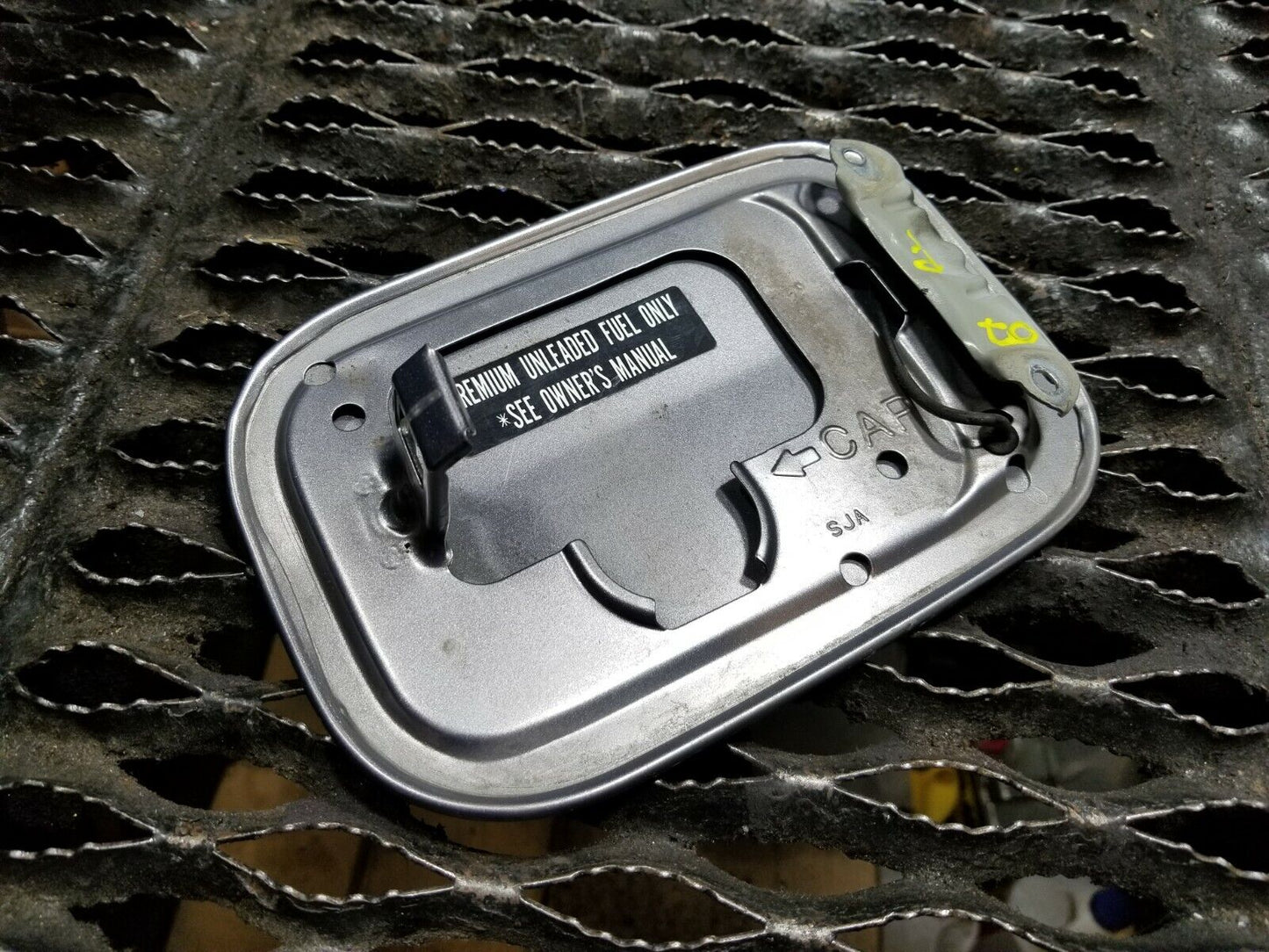06 07 08 Acura Rl Fuel Tank Door Lid OEM Paint Code : Nh686m