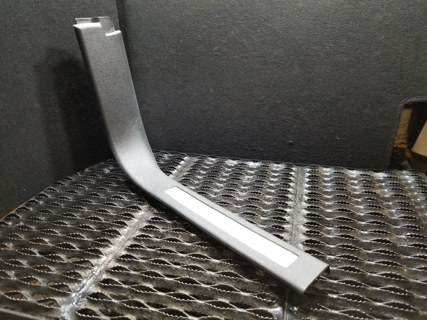 07 08 09 10 11 12 GMC Acadia Front Driver Door Sill Trim Panel Scuff Plate OEM