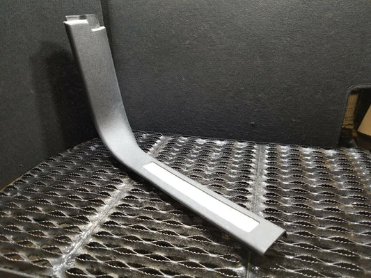 07 08 09 10 11 12 GMC Acadia Front Driver Door Sill Trim Panel Scuff Plate OEM