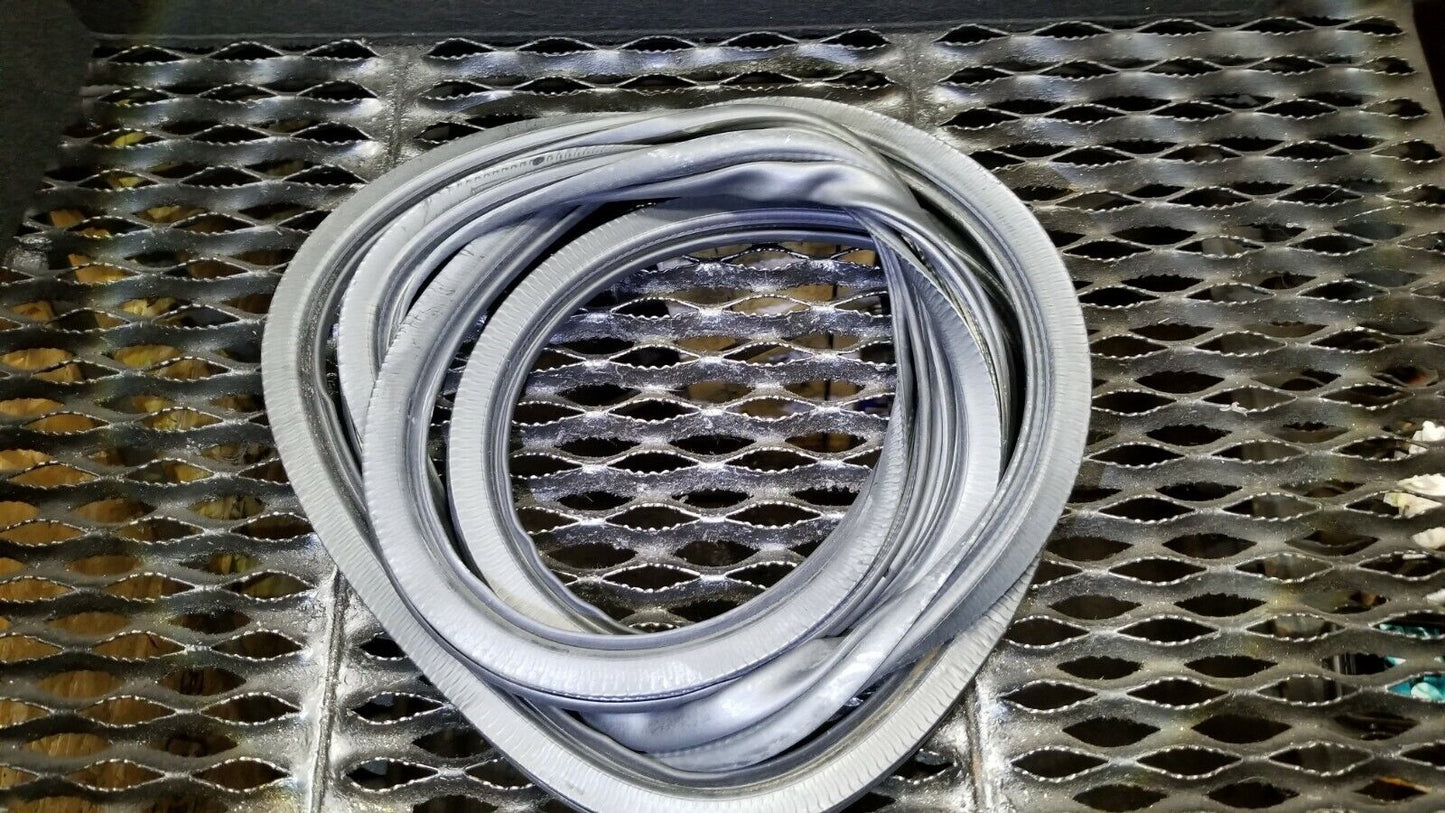 10 11 12 Lincoln MKT Rear Left Driver Side Door Weatherstrip Seal OEM