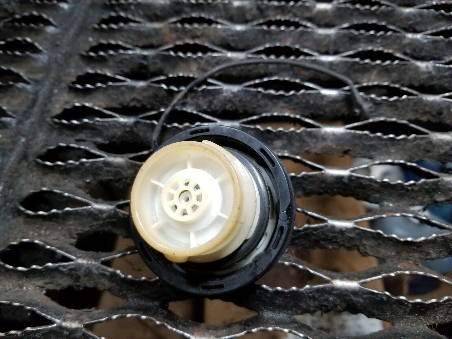 04 05 06 07 08 Nissan Maxima Fuel Tank Gas Cap OEM