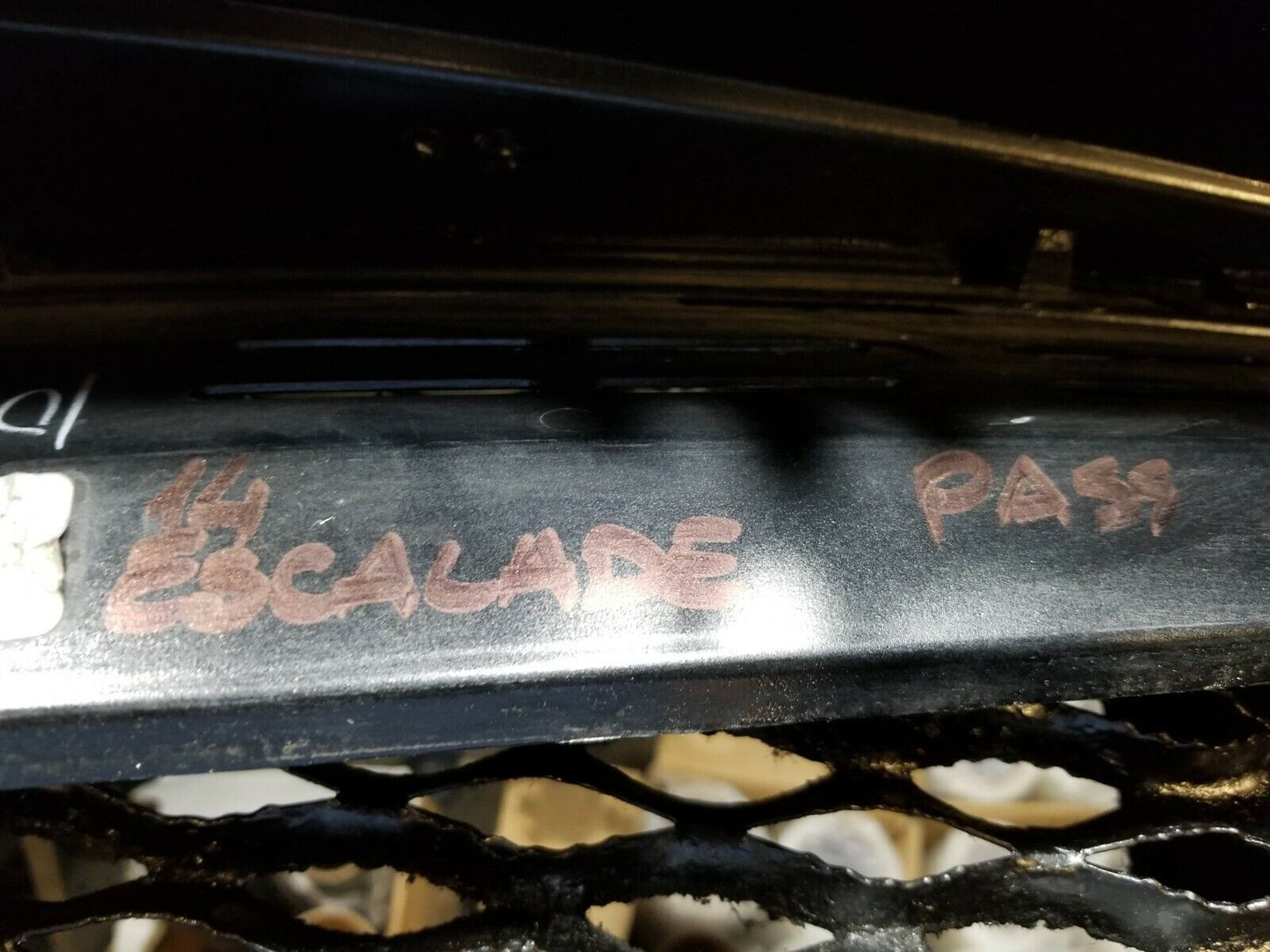 07 08 09 10 11 12 13 14 Escalade Right Passenger Rear Applique D-pillar Trim OEM