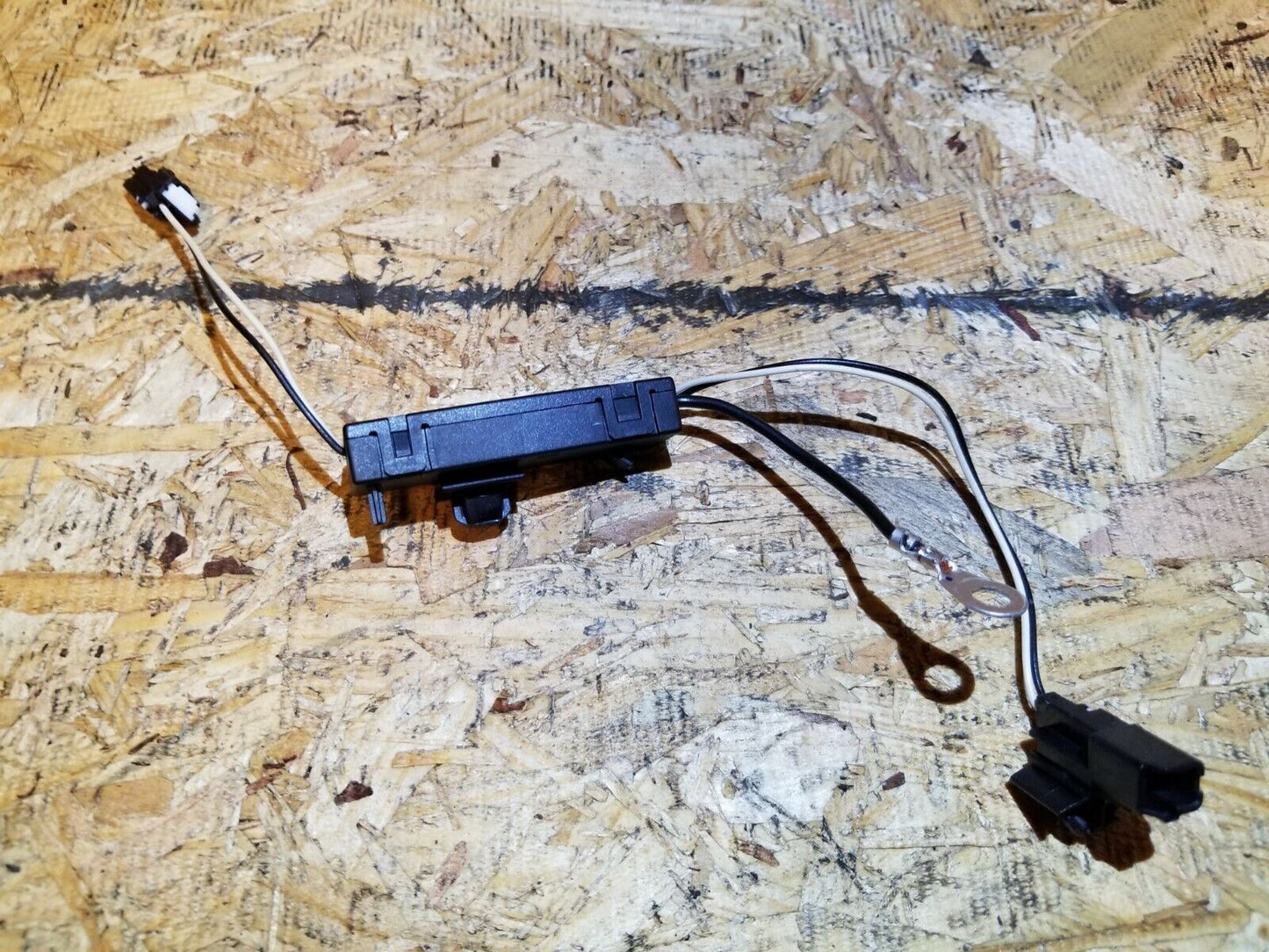 17 18 19 20 Cadillac Xt5 Radio Amplitude Module Antenna Signal Filter OEM